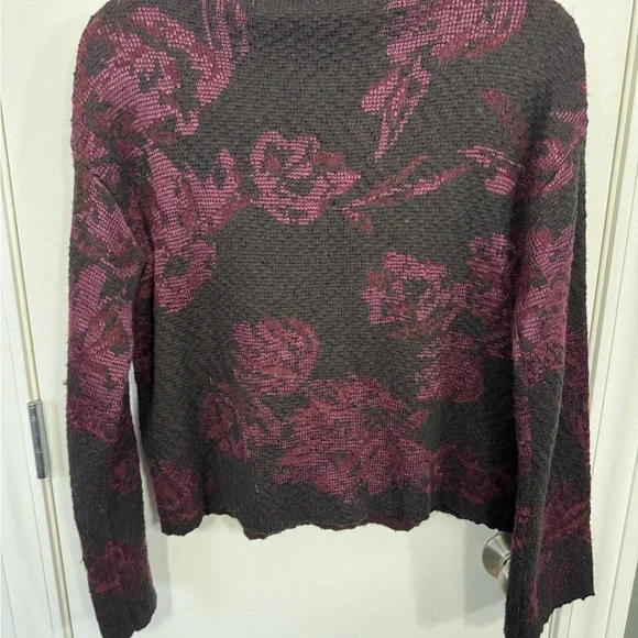 Floral Knit Turtleneck Sweater - Black and Burgundy - Picture 7 of 8
